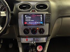 FORD FOCUS 1.6 8V 2010/2011 GRIFFCAR MULTIMARCAS DOIS IRMÃOS / Carros no Vale