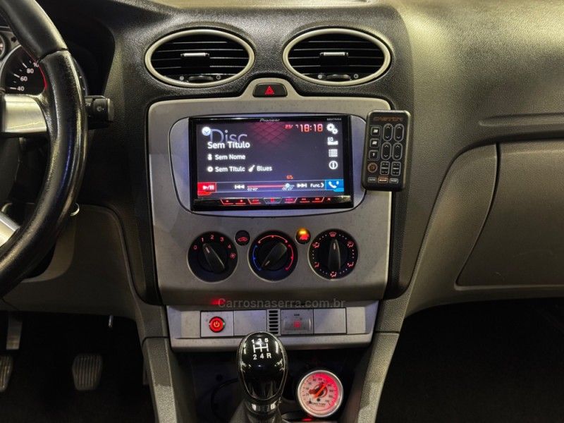 FORD FOCUS 1.6 8V 2010/2011 GRIFFCAR MULTIMARCAS DOIS IRMÃOS / Carros no Vale