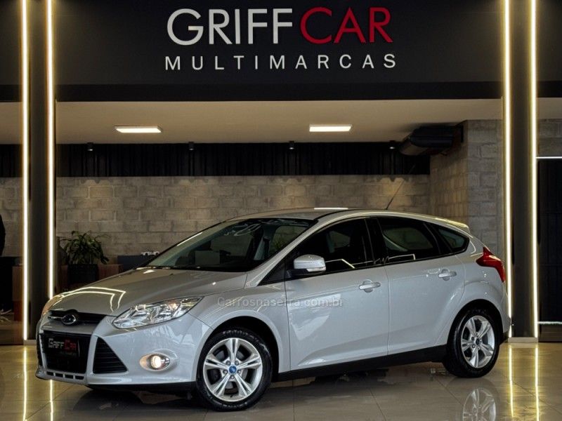 FORD FOCUS 1.6 SE 16V 2014/2015 GRIFFCAR MULTIMARCAS DOIS IRMÃOS / Carros no Vale FORD FOCUS 1.6 SE 16V 2014/2015 GRIFFCAR MULTIMARCAS DOIS IRMÃOS / Carros no Vale
