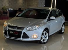 FORD FOCUS 1.6 SE 16V 2014/2015 GRIFFCAR MULTIMARCAS DOIS IRMÃOS / Carros no Vale