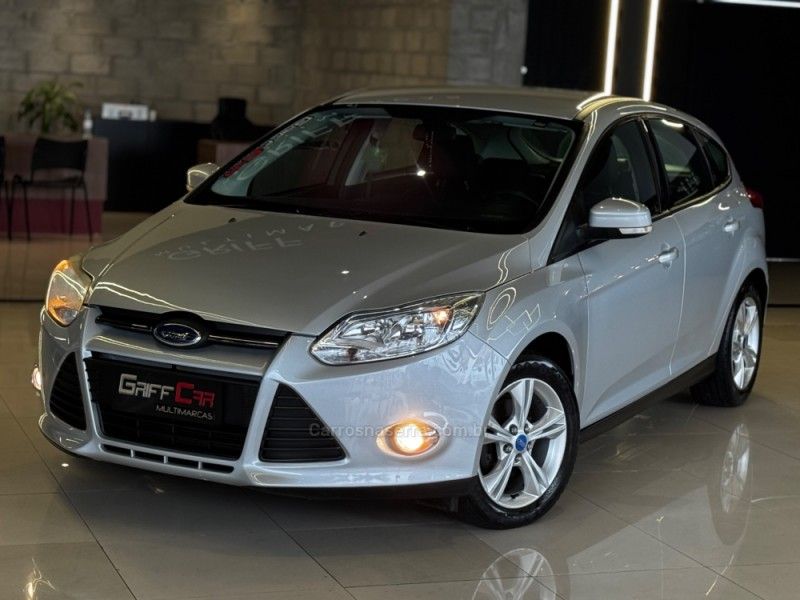 FORD FOCUS 1.6 SE 16V 2014/2015 GRIFFCAR MULTIMARCAS DOIS IRMÃOS / Carros no Vale FORD FOCUS 1.6 SE 16V 2014/2015 GRIFFCAR MULTIMARCAS DOIS IRMÃOS / Carros no Vale
