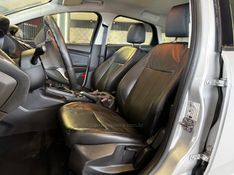 FORD FOCUS 1.6 SE 16V 2014/2015 GRIFFCAR MULTIMARCAS DOIS IRMÃOS / Carros no Vale