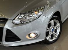 FORD FOCUS 1.6 SE 16V 2014/2015 GRIFFCAR MULTIMARCAS DOIS IRMÃOS / Carros no Vale
