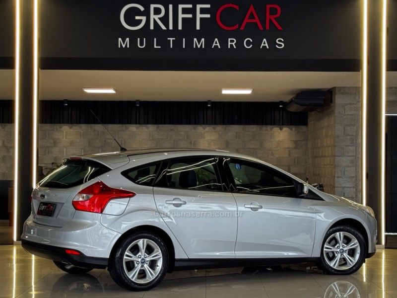 FORD FOCUS 1.6 SE 16V 2014/2015 GRIFFCAR MULTIMARCAS DOIS IRMÃOS / Carros no Vale FORD FOCUS 1.6 SE 16V 2014/2015 GRIFFCAR MULTIMARCAS DOIS IRMÃOS / Carros no Vale