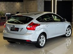 FORD FOCUS 1.6 SE 16V 2014/2015 GRIFFCAR MULTIMARCAS DOIS IRMÃOS / Carros no Vale