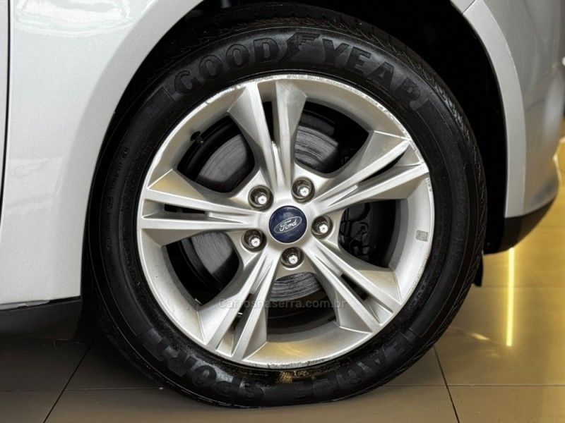 FORD FOCUS 1.6 SE 16V 2014/2015 GRIFFCAR MULTIMARCAS DOIS IRMÃOS / Carros no Vale FORD FOCUS 1.6 SE 16V 2014/2015 GRIFFCAR MULTIMARCAS DOIS IRMÃOS / Carros no Vale