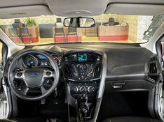 FORD FOCUS 1.6 SE 16V 2014/2015 GRIFFCAR MULTIMARCAS DOIS IRMÃOS / Carros no Vale