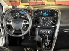 FORD FOCUS 1.6 SE 16V 2014/2015 GRIFFCAR MULTIMARCAS DOIS IRMÃOS / Carros no Vale