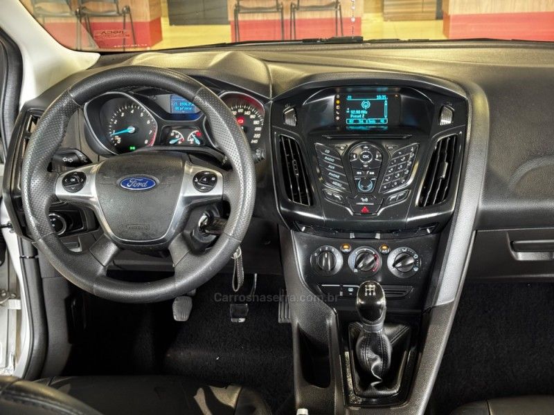 FORD FOCUS 1.6 SE 16V 2014/2015 GRIFFCAR MULTIMARCAS DOIS IRMÃOS / Carros no Vale FORD FOCUS 1.6 SE 16V 2014/2015 GRIFFCAR MULTIMARCAS DOIS IRMÃOS / Carros no Vale