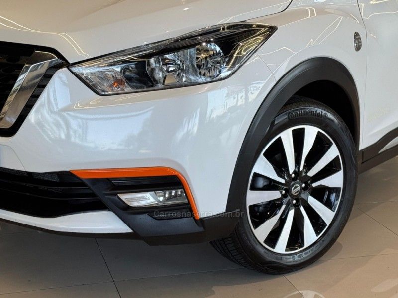 NISSAN KICKS 1.6 16V RIO XTRONIC 2017/2017 GRIFFCAR MULTIMARCAS DOIS IRMÃOS / Carros no Vale NISSAN KICKS 1.6 16V RIO XTRONIC 2017/2017 GRIFFCAR MULTIMARCAS DOIS IRMÃOS / Carros no Vale