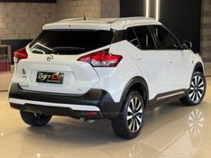 NISSAN KICKS 1.6 16V RIO XTRONIC 2017/2017 GRIFFCAR MULTIMARCAS DOIS IRMÃOS / Carros no Vale