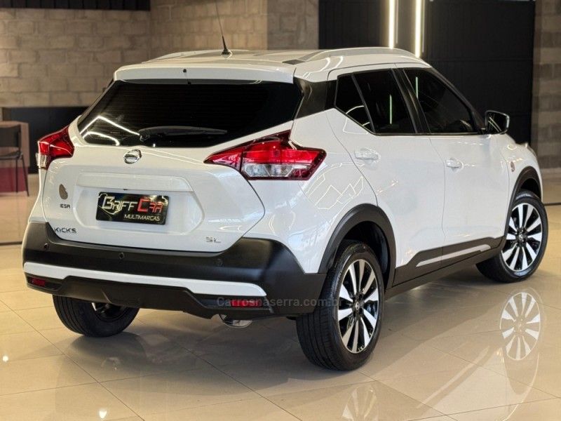 NISSAN KICKS 1.6 16V RIO XTRONIC 2017/2017 GRIFFCAR MULTIMARCAS DOIS IRMÃOS / Carros no Vale NISSAN KICKS 1.6 16V RIO XTRONIC 2017/2017 GRIFFCAR MULTIMARCAS DOIS IRMÃOS / Carros no Vale
