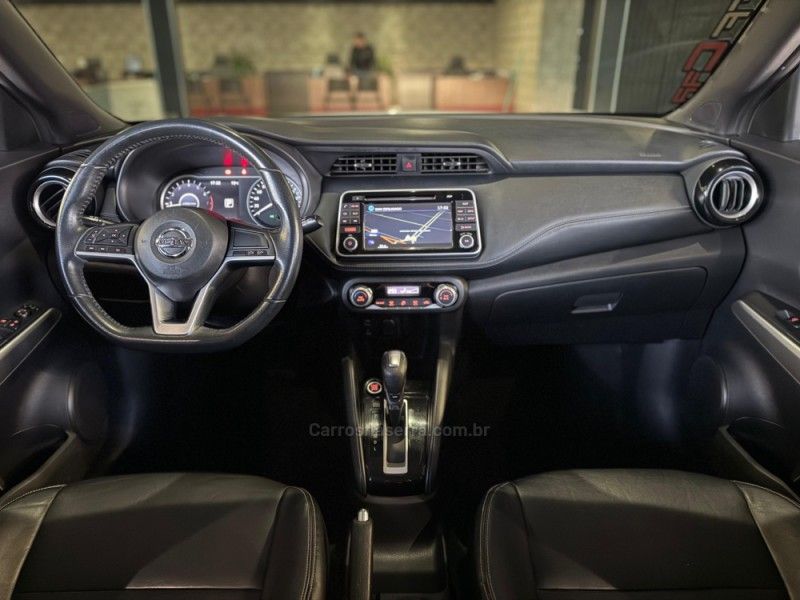NISSAN KICKS 1.6 16V RIO XTRONIC 2017/2017 GRIFFCAR MULTIMARCAS DOIS IRMÃOS / Carros no Vale NISSAN KICKS 1.6 16V RIO XTRONIC 2017/2017 GRIFFCAR MULTIMARCAS DOIS IRMÃOS / Carros no Vale