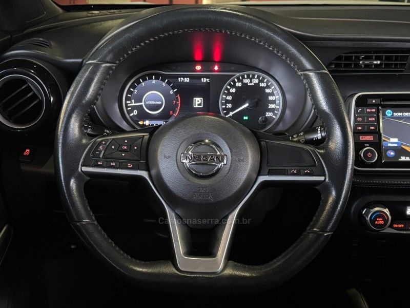 NISSAN KICKS 1.6 16V RIO XTRONIC 2017/2017 GRIFFCAR MULTIMARCAS DOIS IRMÃOS / Carros no Vale NISSAN KICKS 1.6 16V RIO XTRONIC 2017/2017 GRIFFCAR MULTIMARCAS DOIS IRMÃOS / Carros no Vale