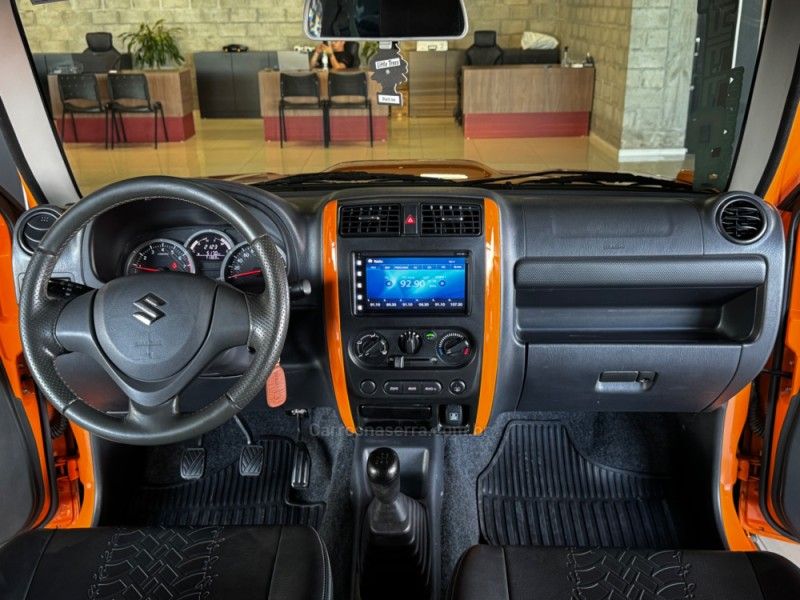 SUZUKI JIMNY 1.3 4SPORT 4X4 16V 2018/2019 GRIFFCAR MULTIMARCAS DOIS IRMÃOS / Carros no Vale SUZUKI JIMNY 1.3 4SPORT 4X4 16V 2018/2019 GRIFFCAR MULTIMARCAS DOIS IRMÃOS / Carros no Vale