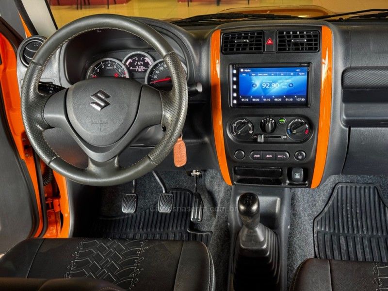 SUZUKI JIMNY 1.3 4SPORT 4X4 16V 2018/2019 GRIFFCAR MULTIMARCAS DOIS IRMÃOS / Carros no Vale SUZUKI JIMNY 1.3 4SPORT 4X4 16V 2018/2019 GRIFFCAR MULTIMARCAS DOIS IRMÃOS / Carros no Vale