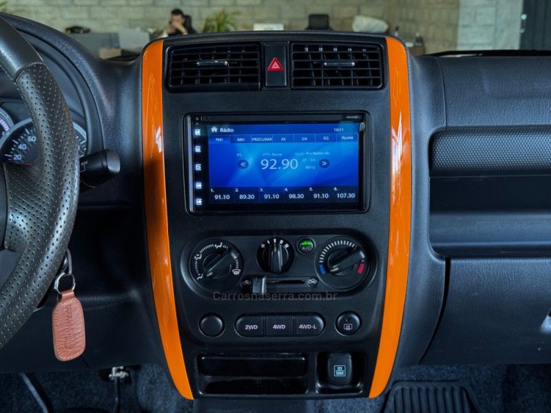 SUZUKI JIMNY 1.3 4SPORT 4X4 16V 2018/2019 GRIFFCAR MULTIMARCAS DOIS IRMÃOS / Carros no Vale SUZUKI JIMNY 1.3 4SPORT 4X4 16V 2018/2019 GRIFFCAR MULTIMARCAS DOIS IRMÃOS / Carros no Vale