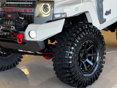 TROLLER T4 3.2 TDI 4X4 20V TURBO INTERCOOLER 2017/2017 GRIFFCAR MULTIMARCAS DOIS IRMÃOS / Carros no Vale