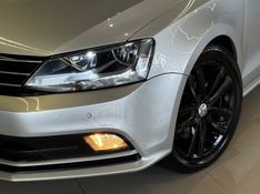 VOLKSWAGEN JETTA 2.0 TSI HIGHLINE 200CV TIPTRONIC 2015/2015 GRIFFCAR MULTIMARCAS DOIS IRMÃOS / Carros no Vale