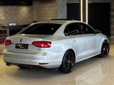 VOLKSWAGEN JETTA 2.0 TSI HIGHLINE 200CV TIPTRONIC 2015/2015 GRIFFCAR MULTIMARCAS DOIS IRMÃOS / Carros no Vale