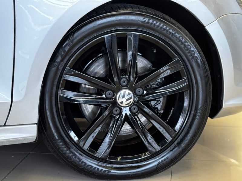 VOLKSWAGEN JETTA 2.0 TSI HIGHLINE 200CV TIPTRONIC 2015/2015 GRIFFCAR MULTIMARCAS DOIS IRMÃOS / Carros no Vale VOLKSWAGEN JETTA 2.0 TSI HIGHLINE 200CV TIPTRONIC 2015/2015 GRIFFCAR MULTIMARCAS DOIS IRMÃOS / Carros no Vale