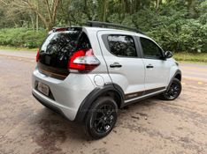 FIAT MOBI 1.0 TREKKING 8V 2025/2026 KASPER VEÍCULOS DOIS IRMÃOS / Carros no Vale
