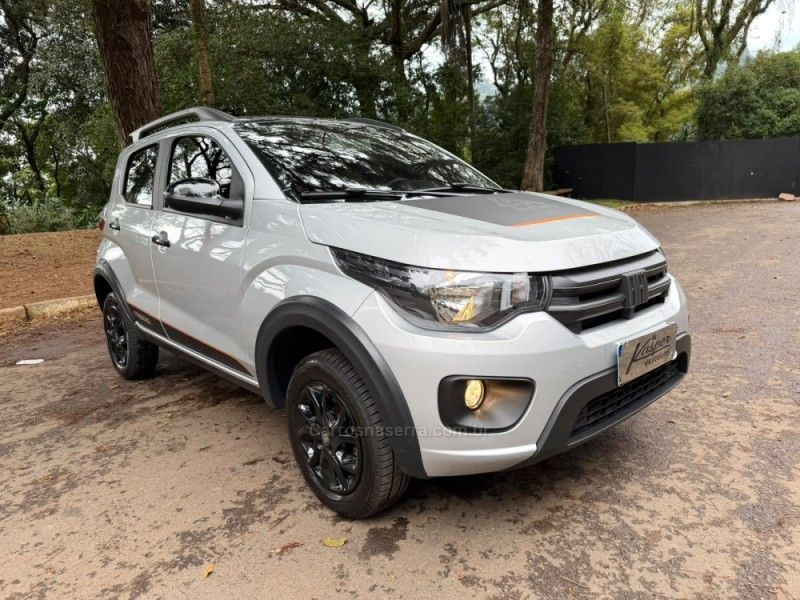 FIAT MOBI 1.0 TREKKING 8V 2025/2026 KASPER VEÍCULOS DOIS IRMÃOS / Carros no Vale FIAT MOBI 1.0 TREKKING 8V 2025/2026 KASPER VEÍCULOS DOIS IRMÃOS / Carros no Vale
