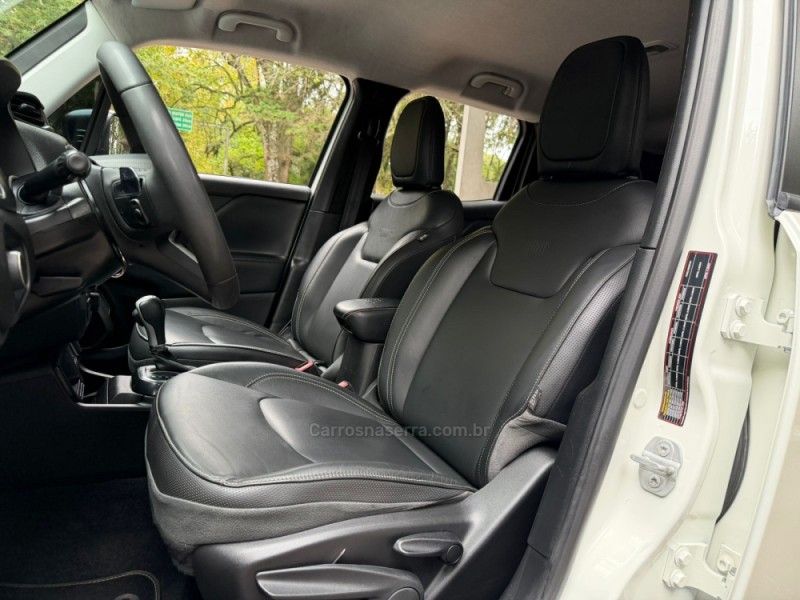 JEEP RENEGADE 1.3 LONGITUDE T270 16V TURBO 2023/2023 KASPER VEÍCULOS DOIS IRMÃOS / Carros no Vale JEEP RENEGADE 1.3 LONGITUDE T270 16V TURBO 2023/2023 KASPER VEÍCULOS DOIS IRMÃOS / Carros no Vale