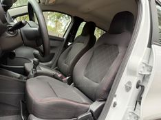 RENAULT KWID 1.0 12V SCE ZEN 2025/2026 KASPER VEÍCULOS DOIS IRMÃOS / Carros no Vale