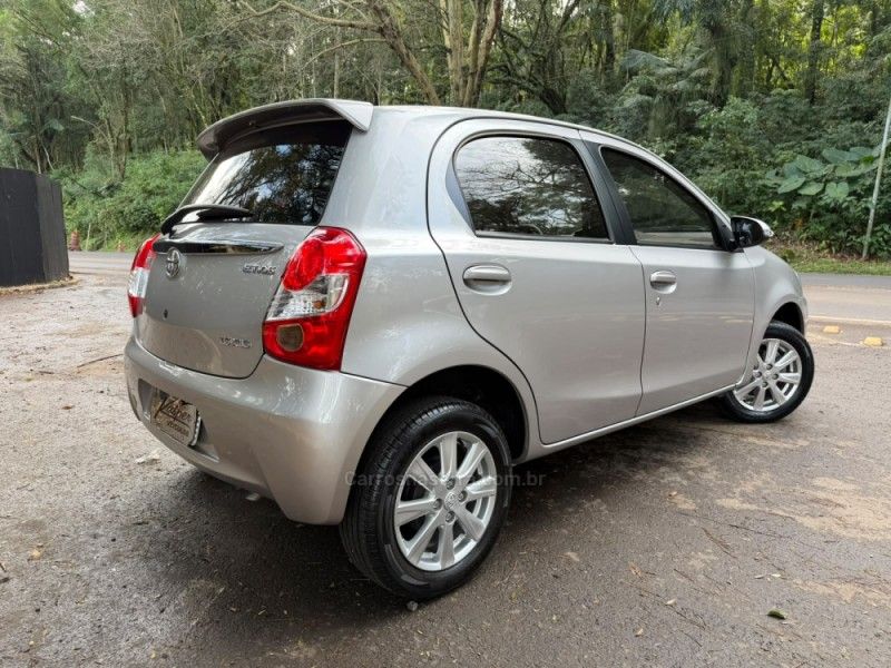 TOYOTA ETIOS 1.5 XLS 16V 2016/2017 KASPER VEÍCULOS DOIS IRMÃOS / Carros no Vale TOYOTA ETIOS 1.5 XLS 16V 2016/2017 KASPER VEÍCULOS DOIS IRMÃOS / Carros no Vale