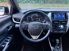 TOYOTA YARIS 1.5 XLS 2018/2019 KASPER VEÍCULOS DOIS IRMÃOS / Carros no Vale
