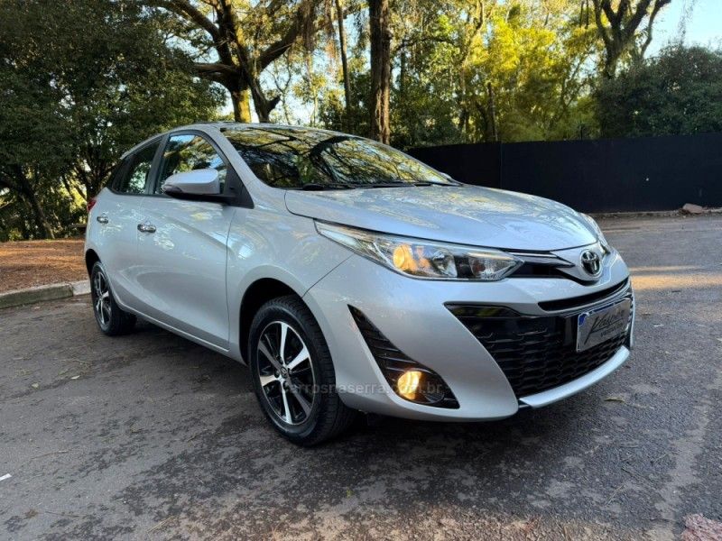 TOYOTA YARIS 1.5 XLS 2018/2019 KASPER VEÍCULOS DOIS IRMÃOS / Carros no Vale TOYOTA YARIS 1.5 XLS 2018/2019 KASPER VEÍCULOS DOIS IRMÃOS / Carros no Vale