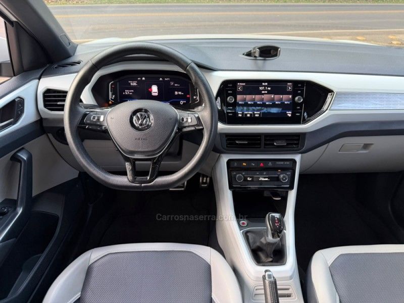 VOLKSWAGEN T-CROSS 1.4 HIGHLINE TSI 16V 2019/2020 KASPER VEÍCULOS DOIS IRMÃOS / Carros no Vale VOLKSWAGEN T-CROSS 1.4 HIGHLINE TSI 16V 2019/2020 KASPER VEÍCULOS DOIS IRMÃOS / Carros no Vale