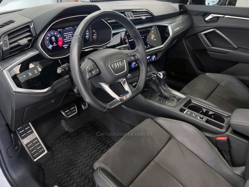 AUDI Q3 2.0 TFSI PERFORMANCE SPORTBACK TURBO 2022/2023 ÓTIMA CAR FLORES DA CUNHA / Carros no Vale