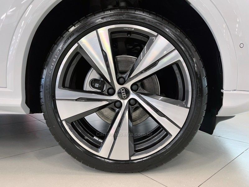 AUDI Q5 2.0 SPORTBACK S-LINE BLACK QUATTRO 2026/2026 ÓTIMA CAR FLORES DA CUNHA / Carros no Vale