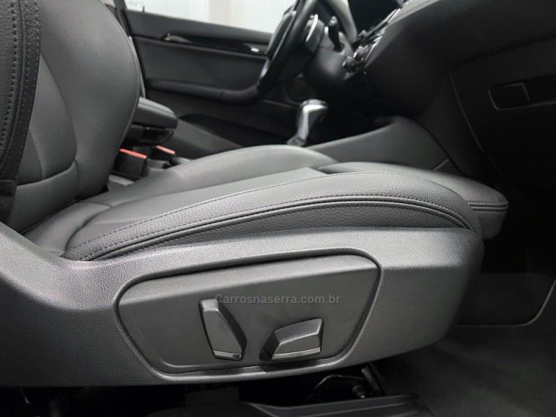 BMW X1 2.0 16V TURBO ACTIVEFLEX SDRIVE20I X-LINE 2021/2021 ÓTIMA CAR FLORES DA CUNHA / Carros no Vale