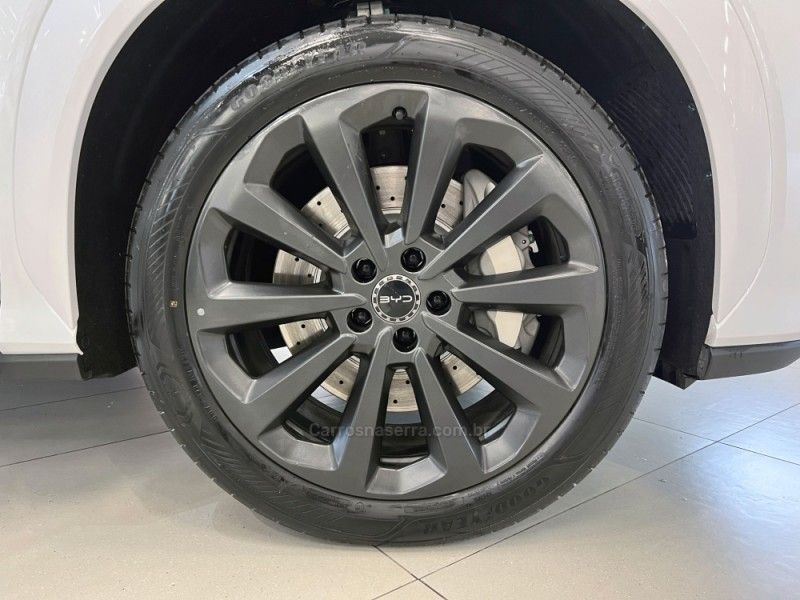 BYD ATTO 8 1.5 PHEV 16V 36.6 KW HÍBRIDO 2026/2027 ÓTIMA CAR FLORES DA CUNHA / Carros no Vale BYD ATTO 8 1.5 PHEV 16V 36.6 KW HÍBRIDO 2026/2027 ÓTIMA CAR FLORES DA CUNHA / Carros no Vale