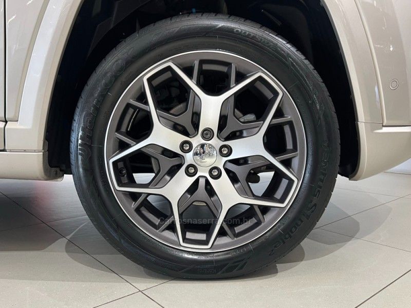 JEEP COMMANDER 2.0 OVERLAND T380 16V 4X4 TURBO 2022/2023 ÓTIMA CAR FLORES DA CUNHA / Carros no Vale JEEP COMMANDER 2.0 OVERLAND T380 16V 4X4 TURBO 2022/2023 ÓTIMA CAR FLORES DA CUNHA / Carros no Vale