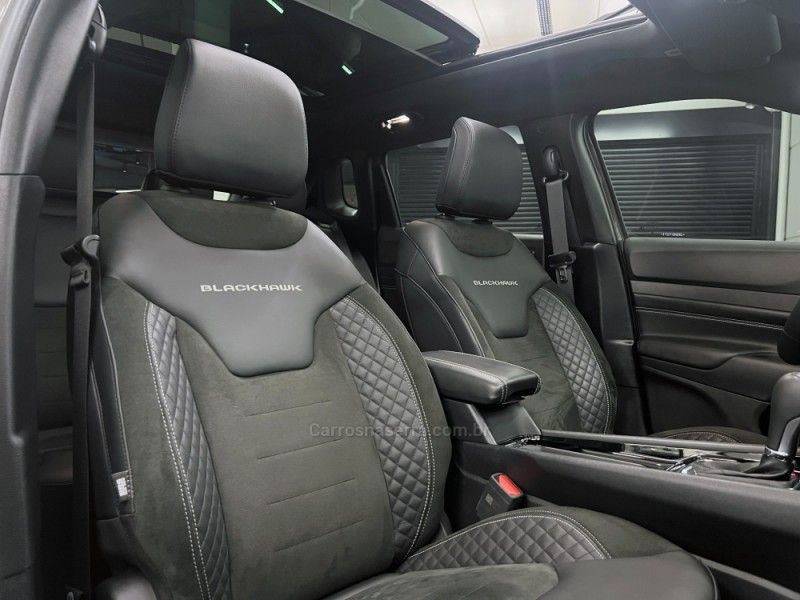 JEEP COMPASS 2.0 HURRICANE BLACKHAWK 4X4 TURBO 2024/2025 ÓTIMA CAR FLORES DA CUNHA / Carros no Vale