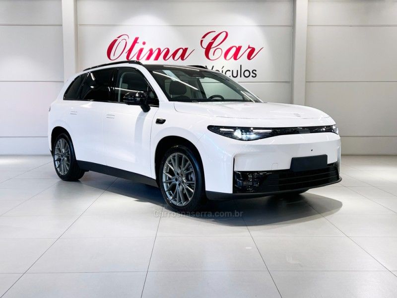 LEAPMOTOR C10 BEV ELÉTRICO 69,9KW 2026/2027 ÓTIMA CAR FLORES DA CUNHA / Carros no Vale