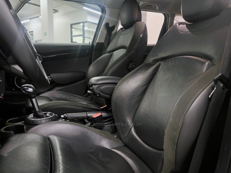 MINI COOPER 2.0 S TOP 16V TURBO 2015/2016 ÓTIMA CAR FLORES DA CUNHA / Carros no Vale