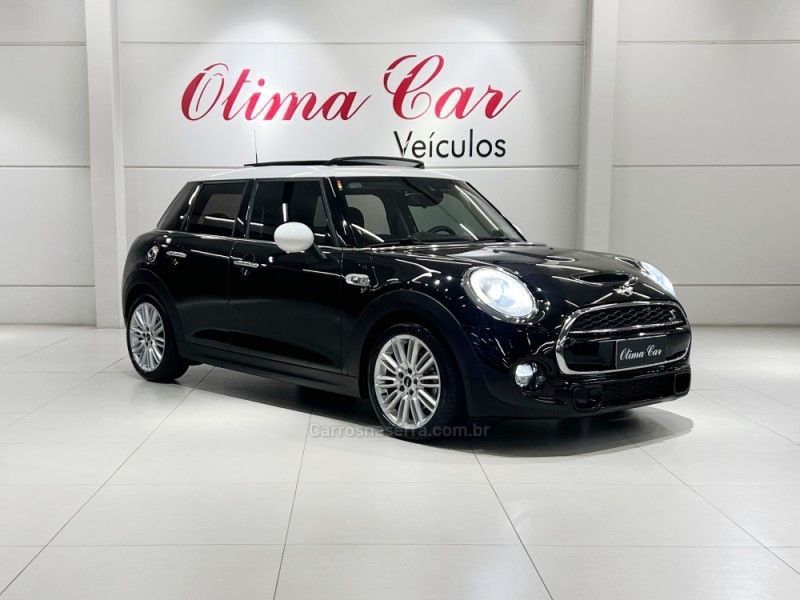 MINI COOPER 2.0 S TOP 16V TURBO 2015/2016 ÓTIMA CAR FLORES DA CUNHA / Carros no Vale