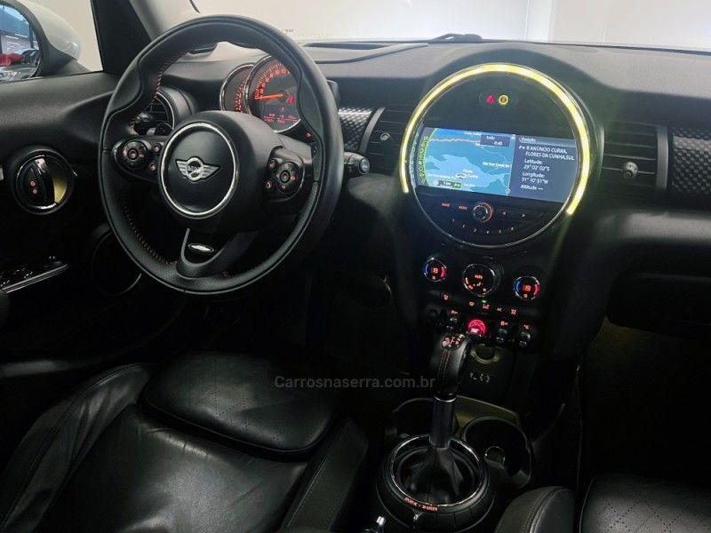 MINI COOPER 2.0 S TOP 16V TURBO 2015/2016 ÓTIMA CAR FLORES DA CUNHA / Carros no Vale