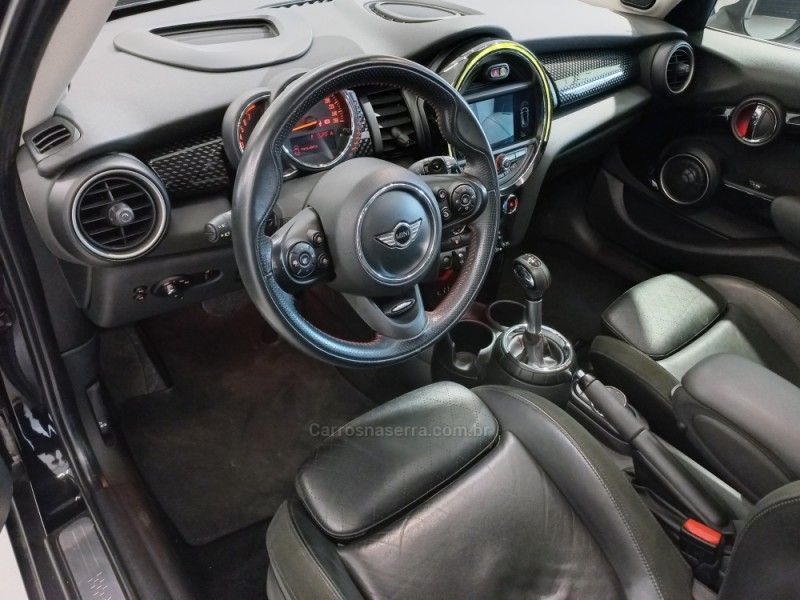MINI COOPER 2.0 S TOP 16V TURBO 2015/2016 ÓTIMA CAR FLORES DA CUNHA / Carros no Vale MINI COOPER 2.0 S TOP 16V TURBO 2015/2016 ÓTIMA CAR FLORES DA CUNHA / Carros no Vale