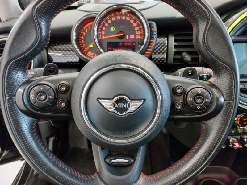 MINI COOPER 2.0 S TOP 16V TURBO 2015/2016 ÓTIMA CAR FLORES DA CUNHA / Carros no Vale MINI COOPER 2.0 S TOP 16V TURBO 2015/2016 ÓTIMA CAR FLORES DA CUNHA / Carros no Vale