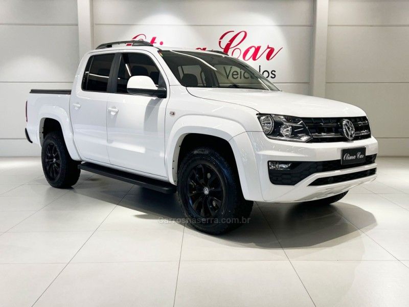 VOLKSWAGEN AMAROK 2.0 4X4 TDI COMFORTILINE CD 2019/2020 ÓTIMA CAR FLORES DA CUNHA / Carros no Vale