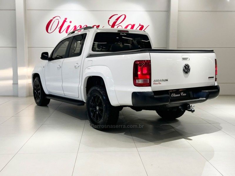 VOLKSWAGEN AMAROK 2.0 4X4 TDI COMFORTILINE CD 2019/2020 ÓTIMA CAR FLORES DA CUNHA / Carros no Vale