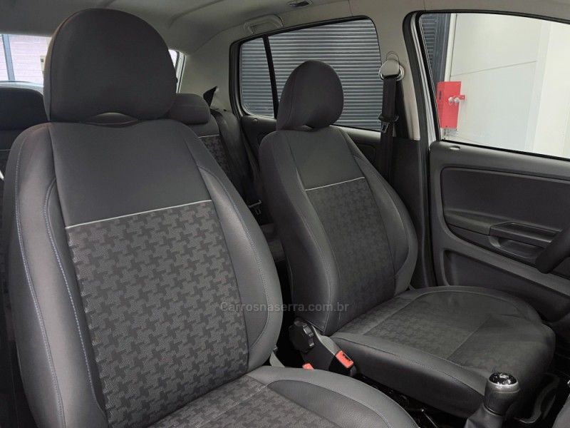 VOLKSWAGEN FOX 1.6 COMFORTLINE 8V 2015/2016 ÓTIMA CAR FLORES DA CUNHA / Carros no Vale VOLKSWAGEN FOX 1.6 COMFORTLINE 8V 2015/2016 ÓTIMA CAR FLORES DA CUNHA / Carros no Vale
