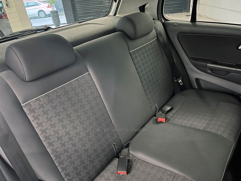 VOLKSWAGEN FOX 1.6 COMFORTLINE 8V 2015/2016 ÓTIMA CAR FLORES DA CUNHA / Carros no Vale VOLKSWAGEN FOX 1.6 COMFORTLINE 8V 2015/2016 ÓTIMA CAR FLORES DA CUNHA / Carros no Vale