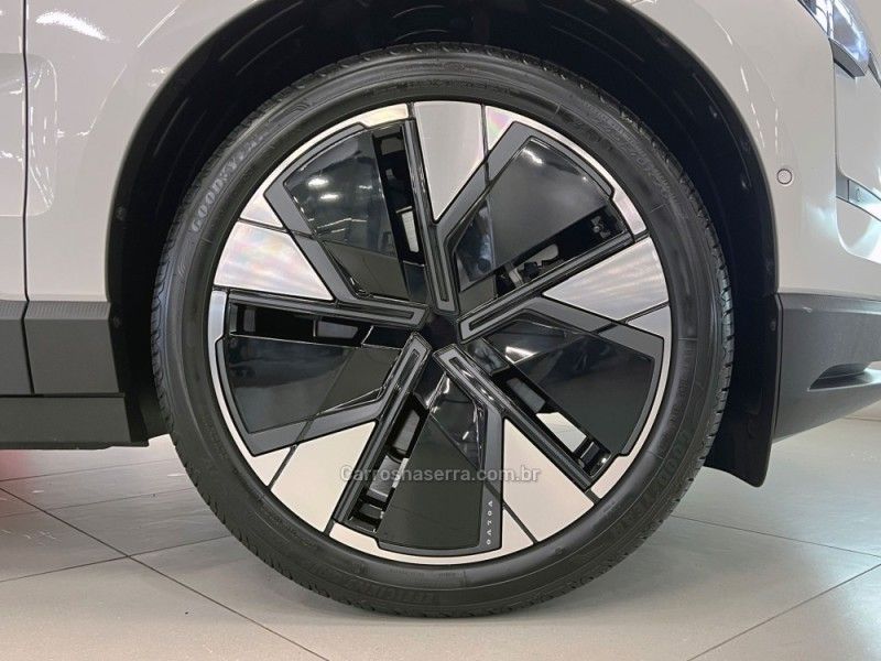 VOLVO EX30 ULTRA EXTENDED RANGE 2024/2025 ÓTIMA CAR FLORES DA CUNHA / Carros no Vale